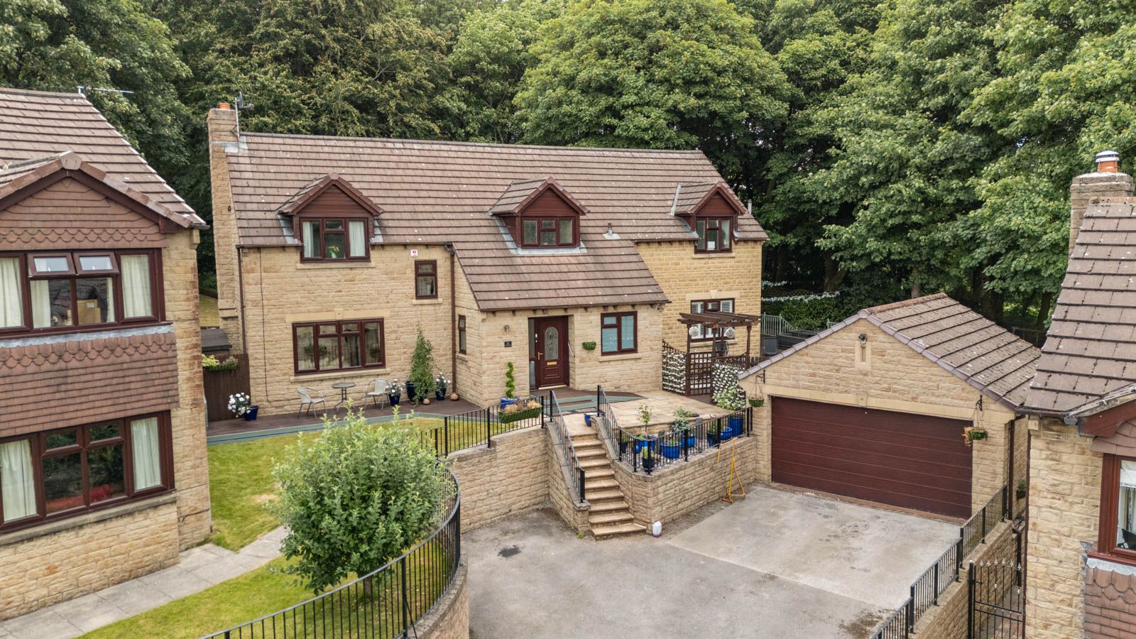 Detached House in Bradford