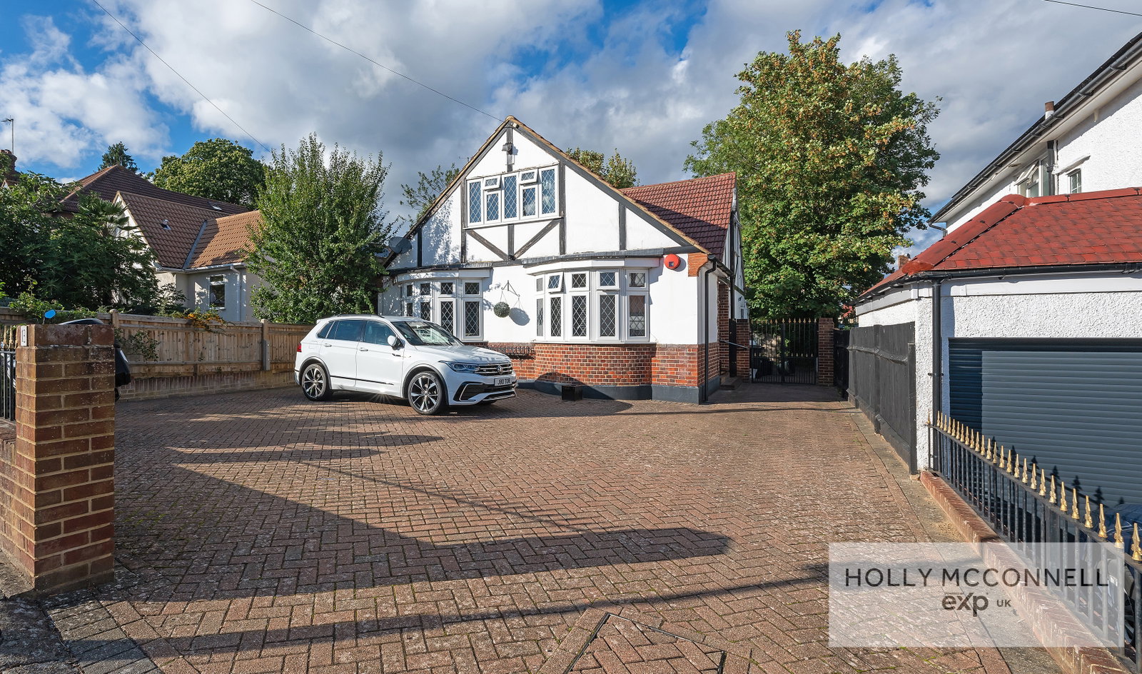 Detached House for sale in Orpington, Knoll Rise, Orpington, BR6 0DD