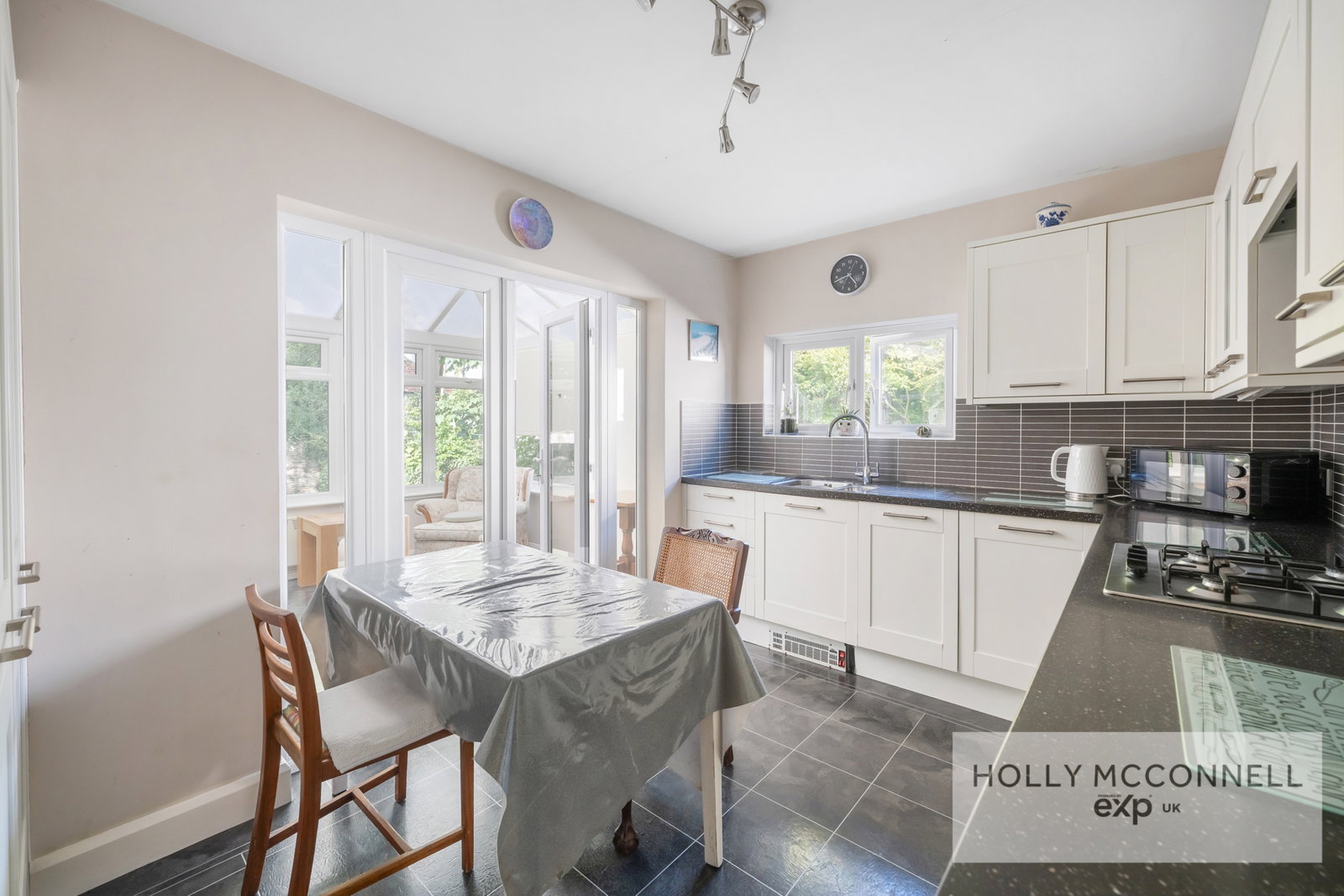 Detached House for sale in Orpington, Knoll Rise, Orpington, BR6 0DD
