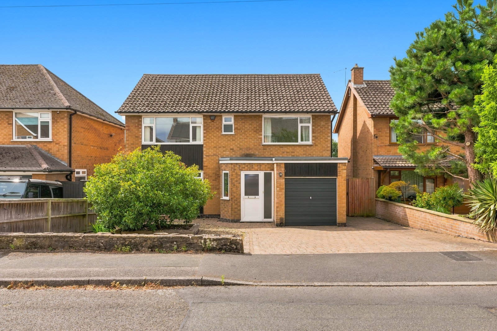 Detached House for sale in Nottingham, Fernwood Drive, Radcliffe-on-Trent, NG12, 1930 m²