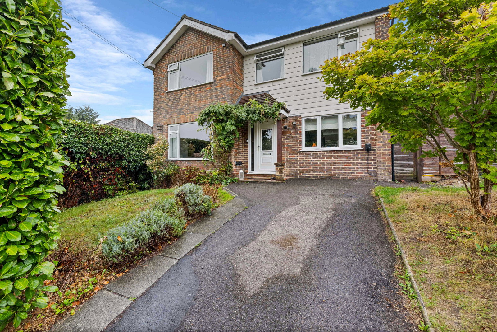 Detached House for sale in Lingfield, West Street, Dormansland