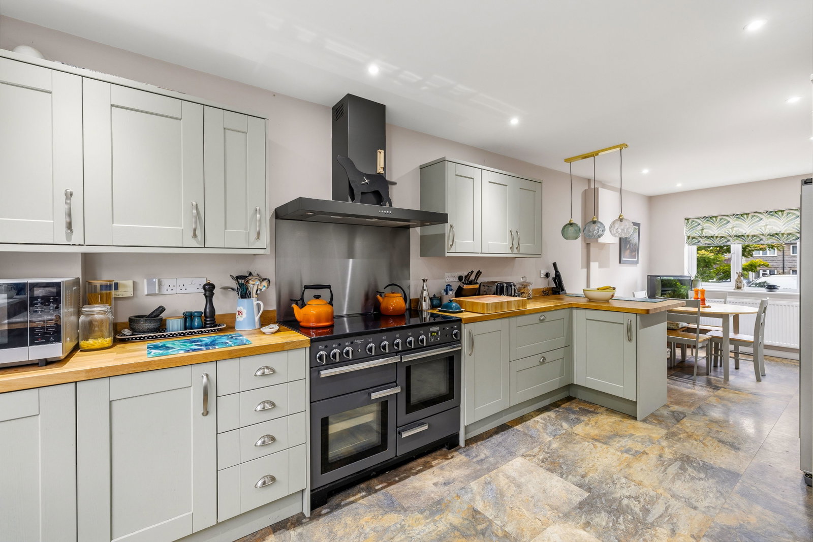 Detached House for sale in Lingfield, West Street, Dormansland