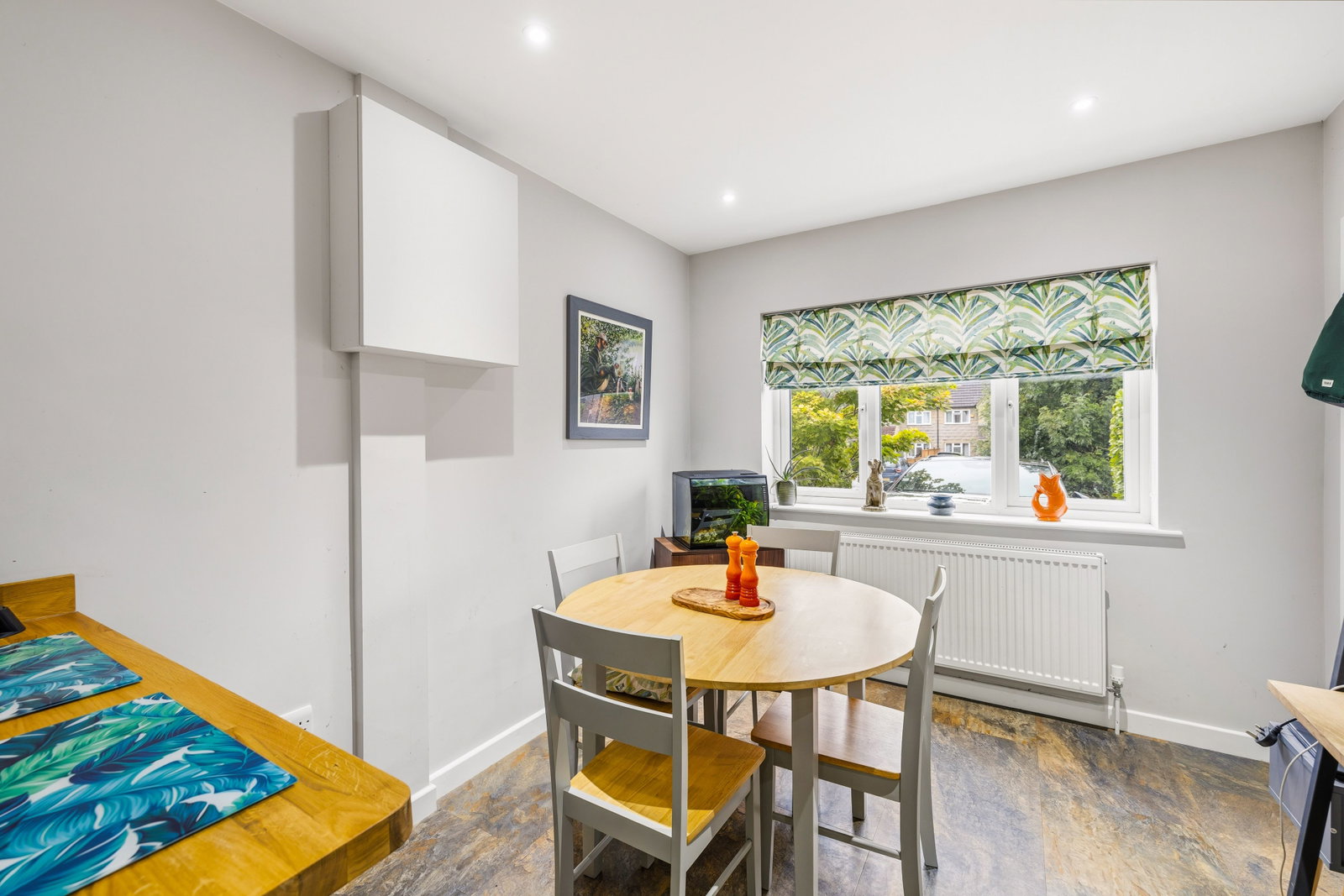 Detached House for sale in Lingfield, West Street, Dormansland