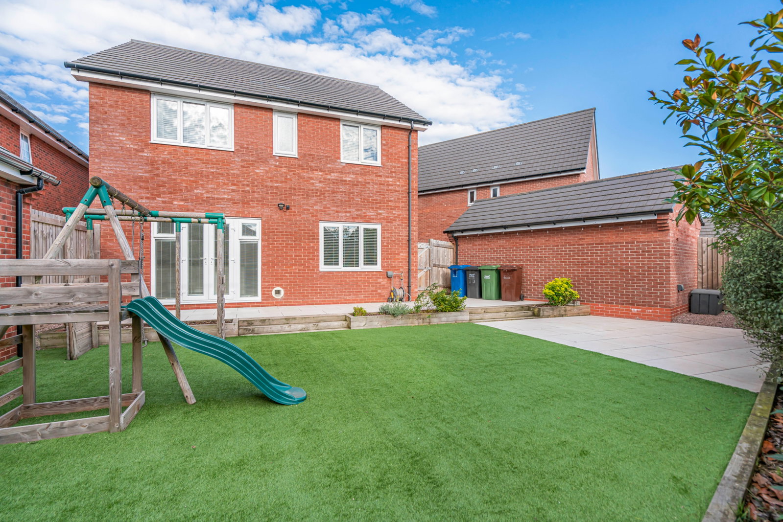 Detached House for sale in Warrington, Thompson Farm Meadow, Lowton, WA3 2UJ, 1489 m²