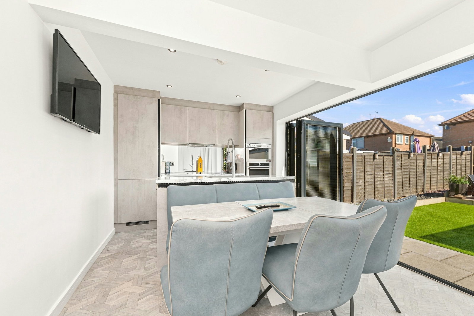 Semi Detached House for sale in Leeds, Lulworth Drive, Leeds, LS15 8PF, 998 m²