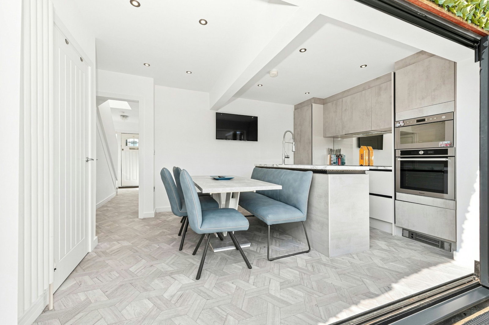 Semi Detached House in Leeds 5