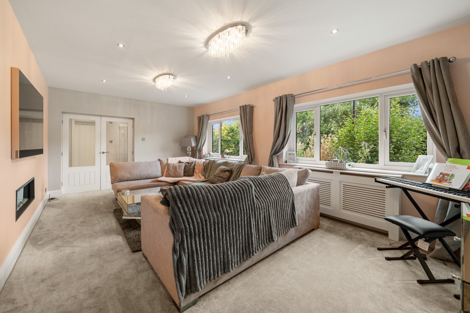 Detached House for sale in Halifax, Crossley Hill, Salterhebble