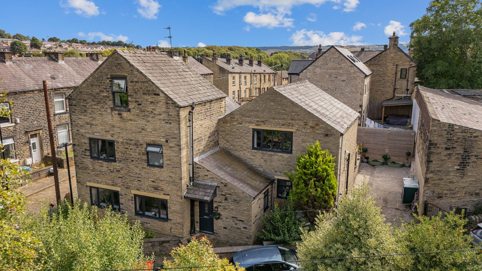 Detached House for sale in Halifax, Crossley Hill, Salterhebble