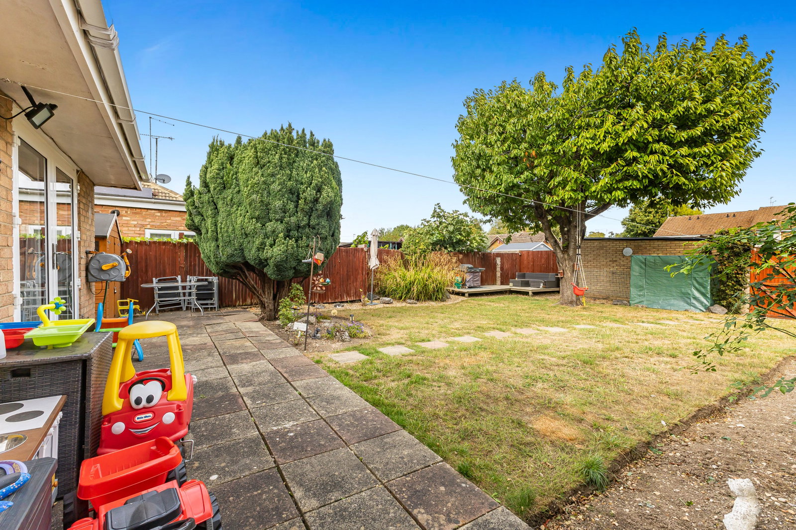 Semi Detached Bungalow for sale in Dunstable, Cemetery Road, Houghton Regis, 621 m²