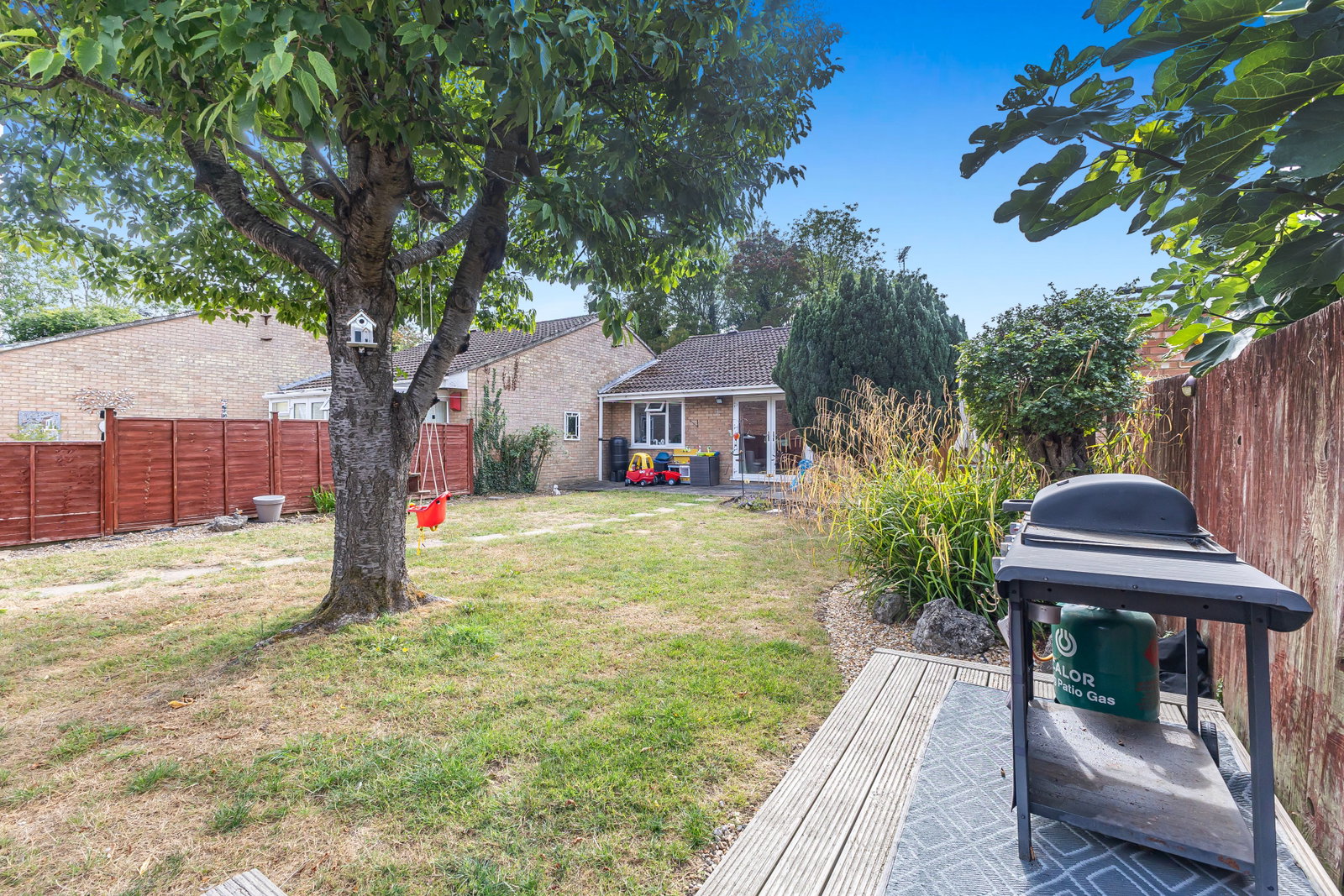 Semi Detached Bungalow for sale in Dunstable, Cemetery Road, Houghton Regis, 621 m²