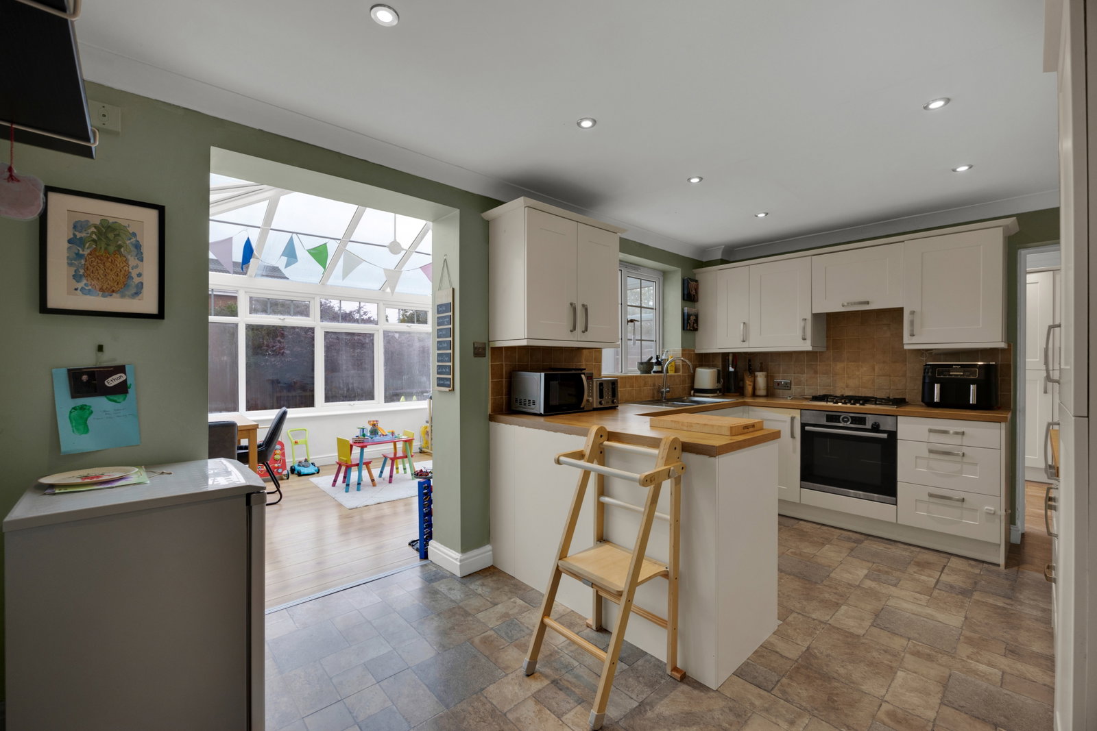 Detached House for sale in Sandbach, Holly Heath Close, Sandbach, CW11 4HU