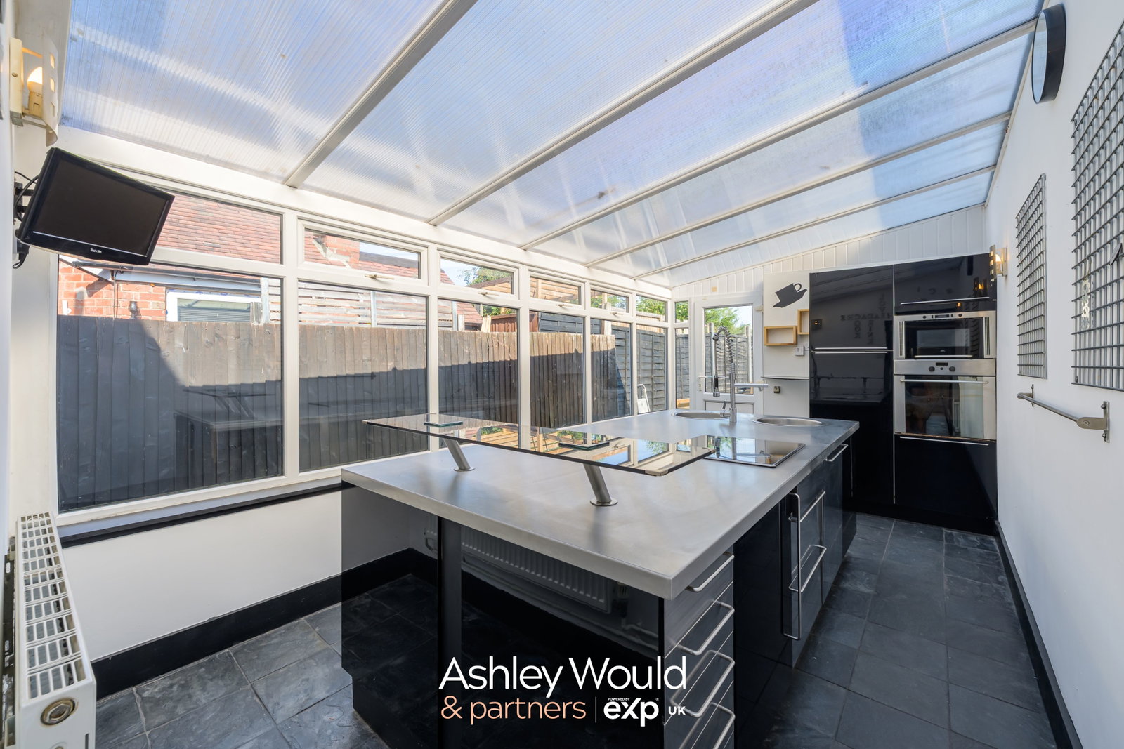 Terraced House for sale in Halesowen, Stourbridge Road, Halesowen, B63 3UJ