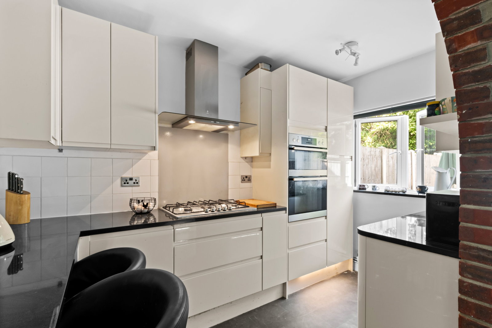 Terraced House for sale in Whyteleafe, Godstone Road, Whyteleafe, CR3 0BB, 1137 m²