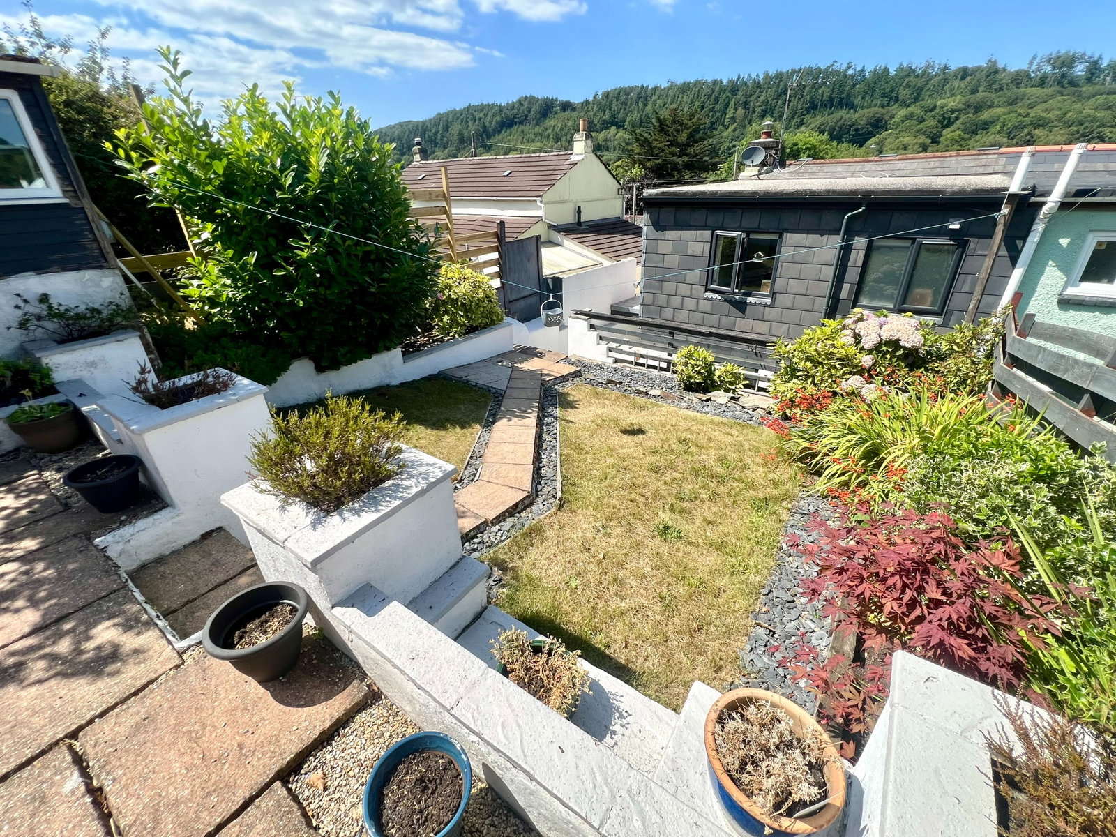 End Of Terrace House in Par