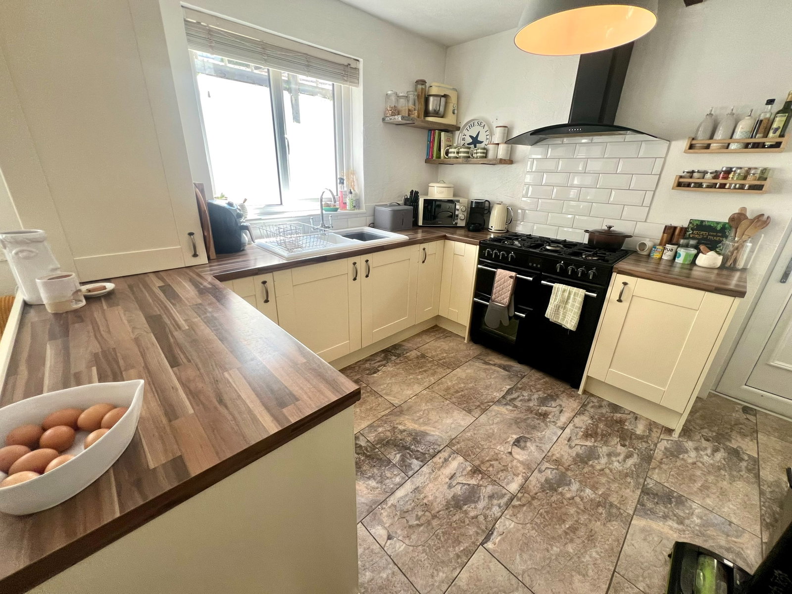 End Of Terrace House in Par