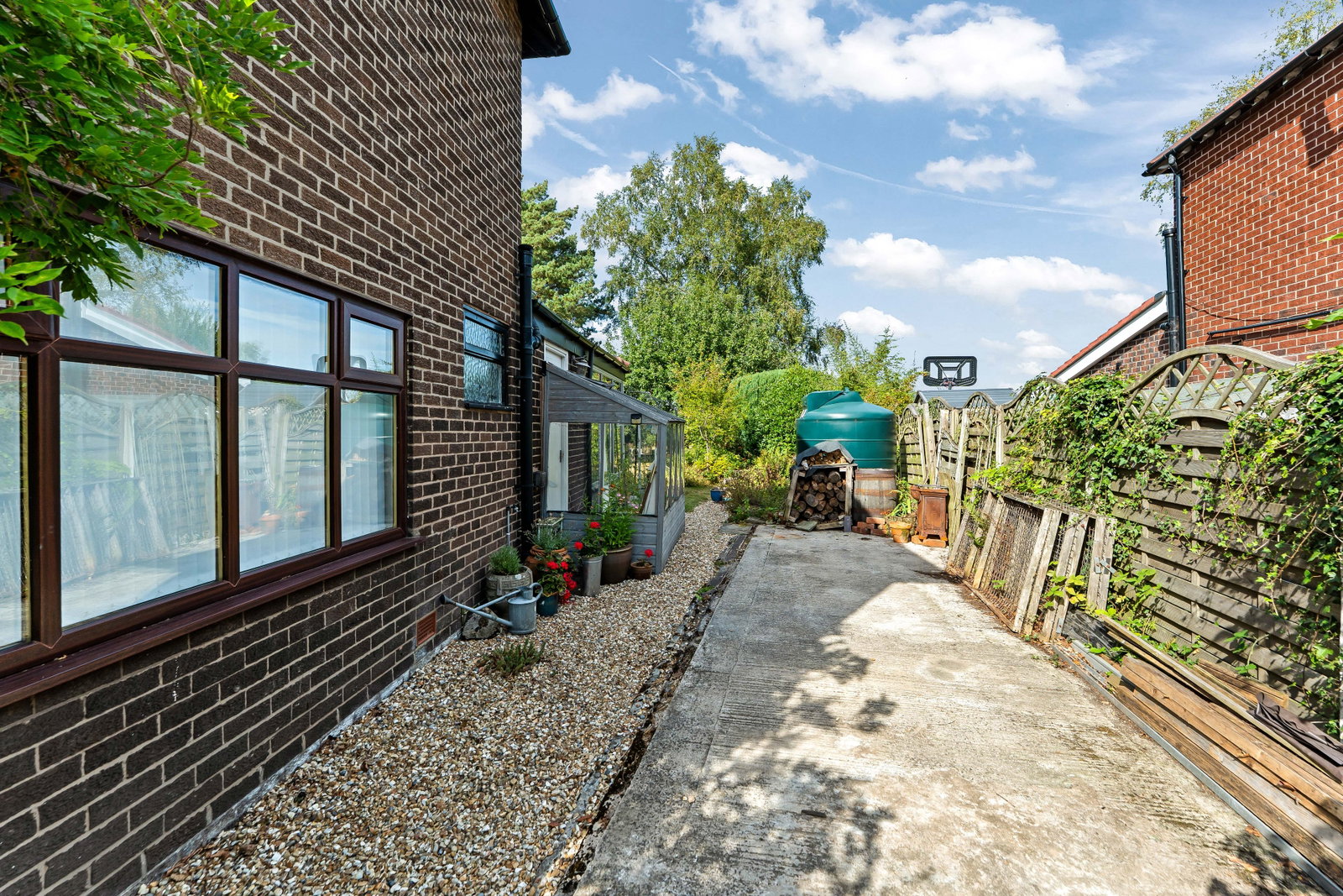 Semi Detached House in Macclesfield 3