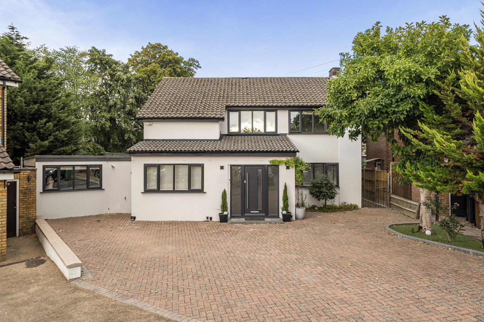 Detached House for sale in Bushey, Wren Crescent, Bushey, WD23