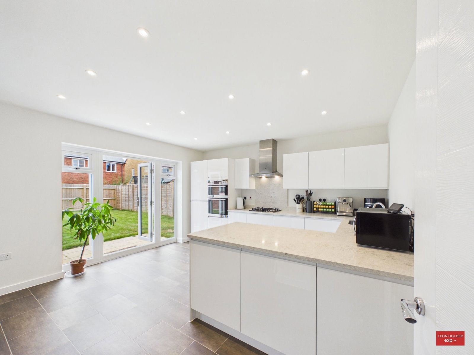 Detached House in Gloucester 3