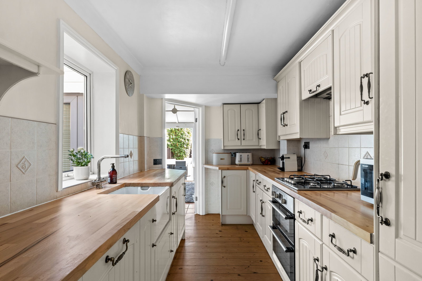 Semi Detached House for sale in Epsom, Upper Court Road, Epsom, Surrey, KT19 8RD, 1433 m²
