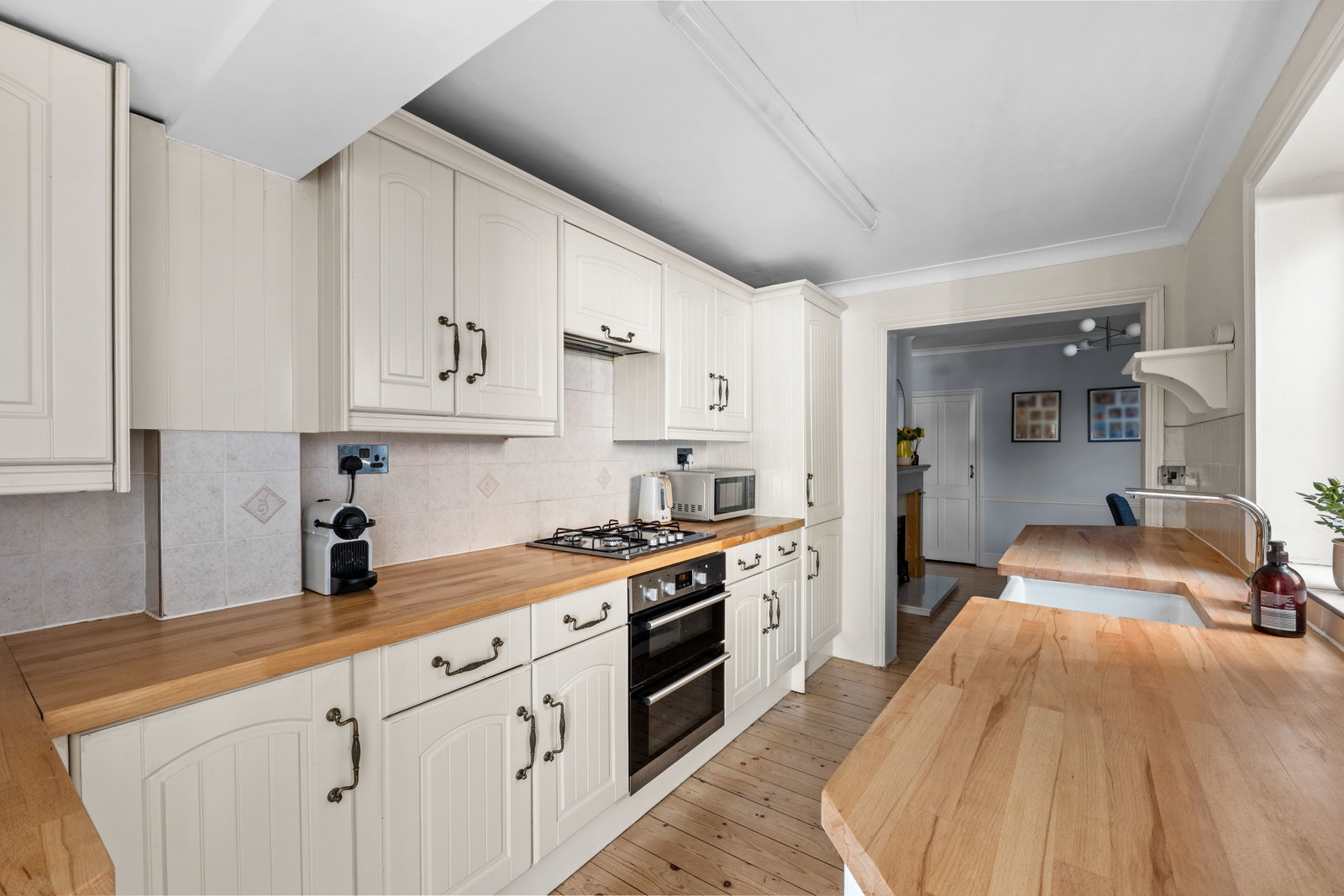 Semi Detached House for sale in Epsom, Upper Court Road, Epsom, Surrey, KT19 8RD, 1433 m²