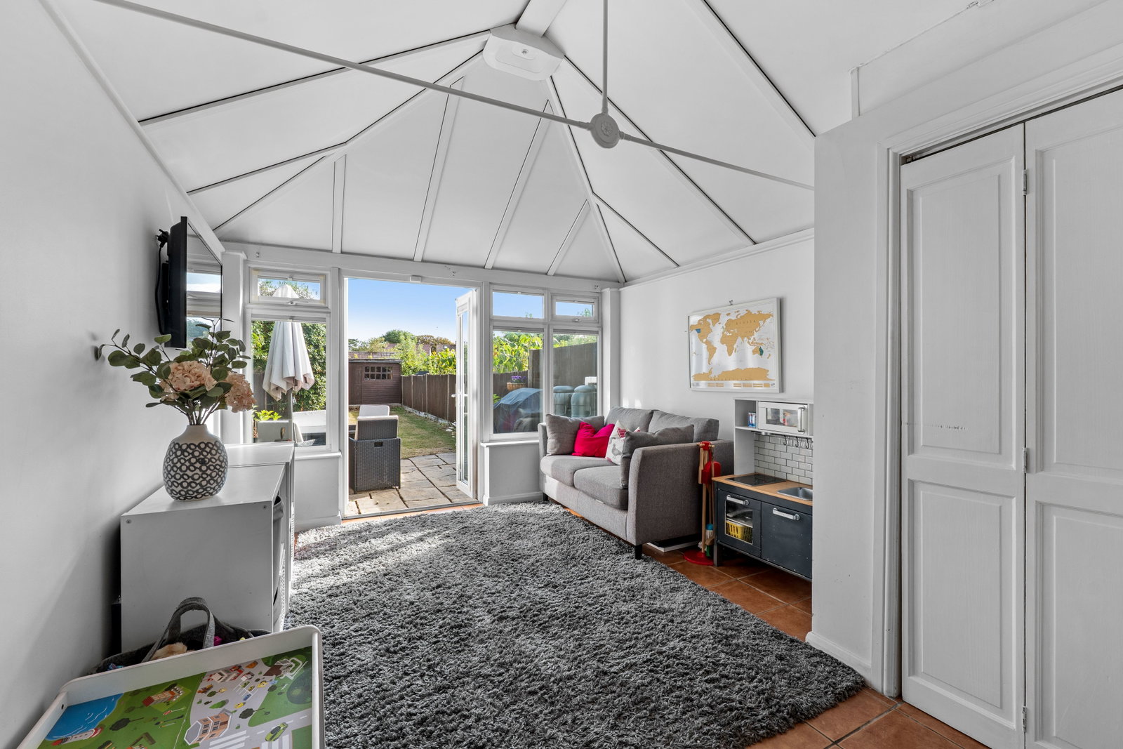 Semi Detached House for sale in Epsom, Upper Court Road, Epsom, Surrey, KT19 8RD, 1433 m²