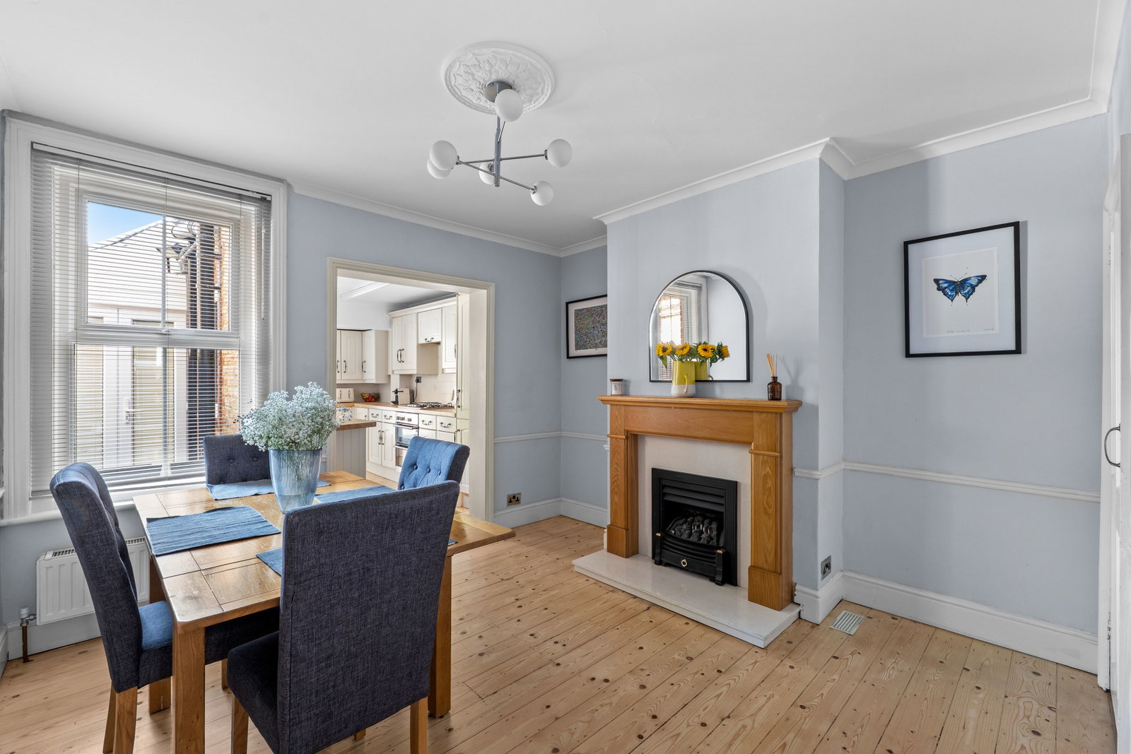 Semi Detached House for sale in Epsom, Upper Court Road, Epsom, Surrey, KT19 8RD, 1433 m²