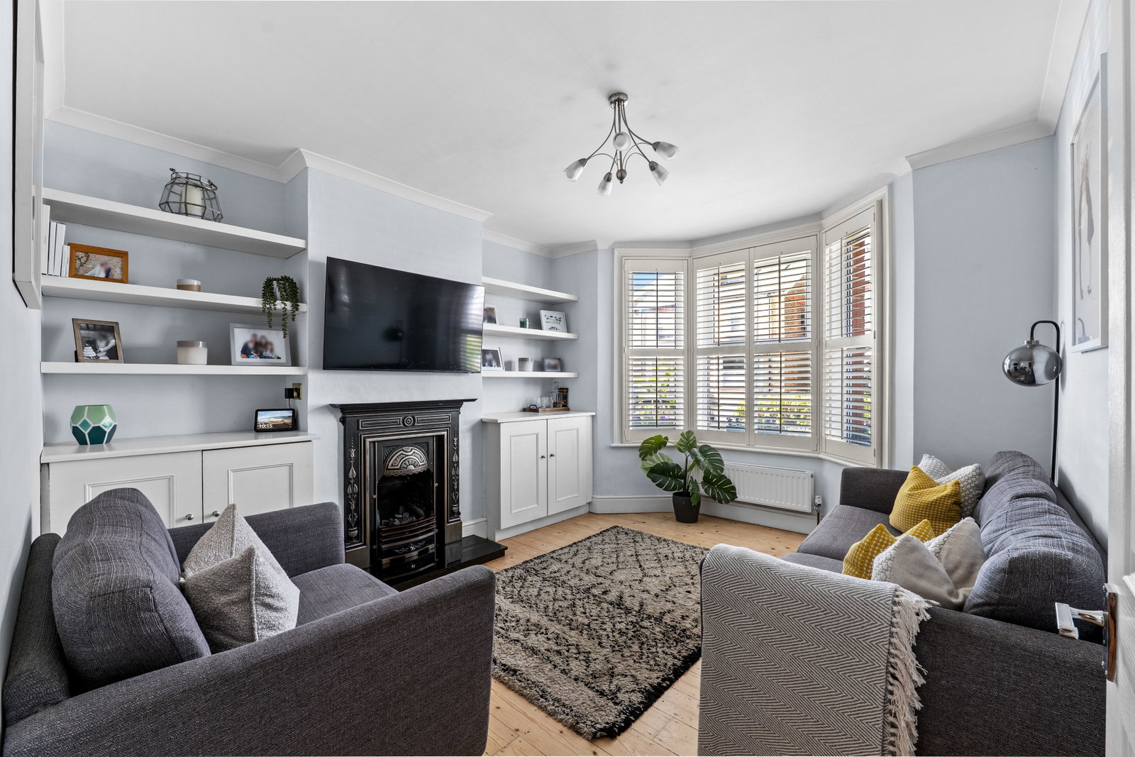 Semi Detached House for sale in Epsom, Upper Court Road, Epsom, Surrey, KT19 8RD, 1433 m²