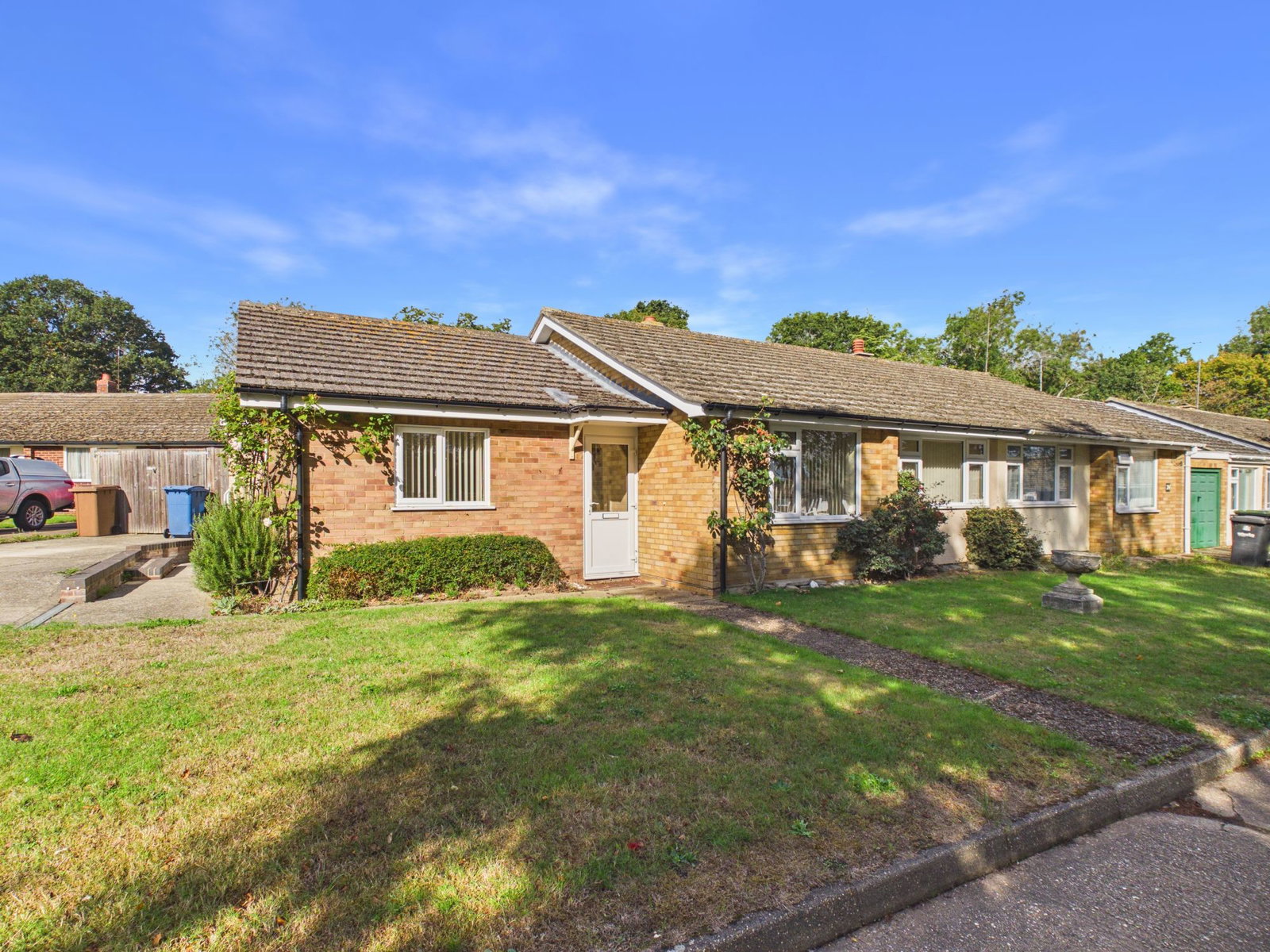 Semi Detached Bungalow for sale in Ipswich, Collimer Close, Chelmondiston, Ipswich, IP9 1HX, 1076 m²