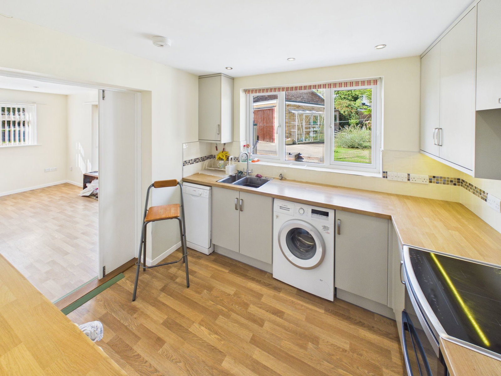 Semi Detached Bungalow for sale in Ipswich, Collimer Close, Chelmondiston, Ipswich, IP9 1HX, 1076 m²