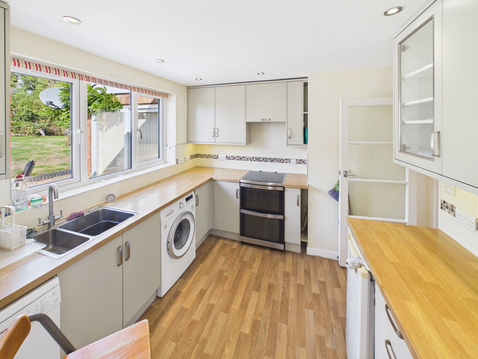 Semi Detached Bungalow for sale in Ipswich, Collimer Close, Chelmondiston, Ipswich, IP9 1HX, 1076 m²