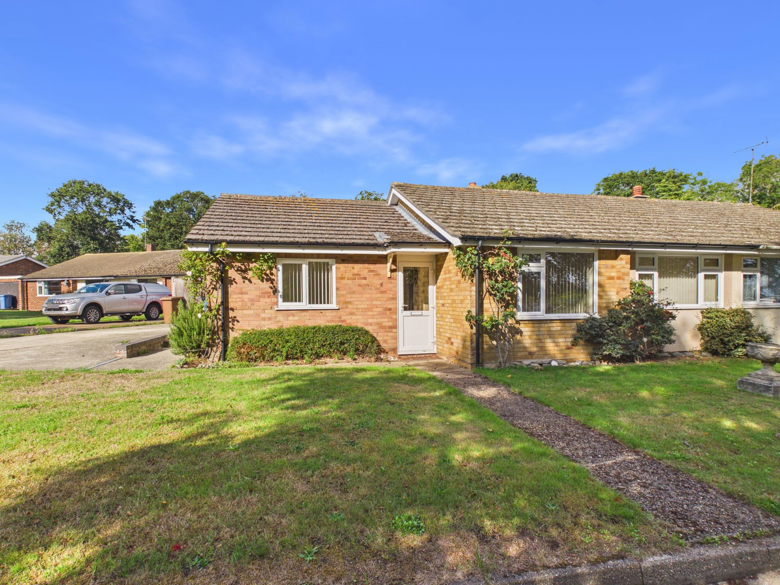Semi Detached Bungalow for sale in Ipswich, Collimer Close, Chelmondiston, Ipswich, IP9 1HX, 1076 m²