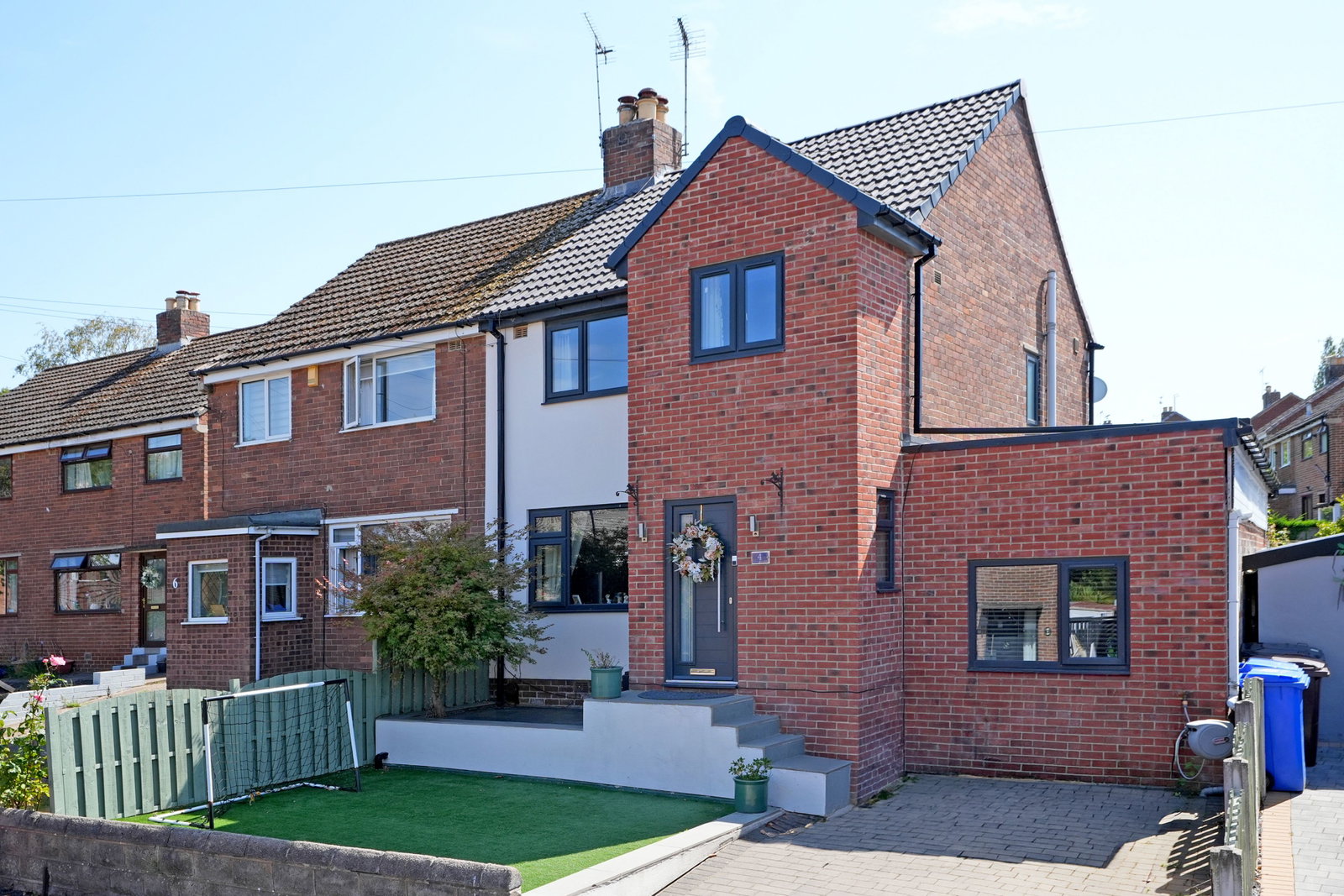 Semi Detached House for sale in Sheffield, Quarry Vale Grove, Sheffield, 1217 m²