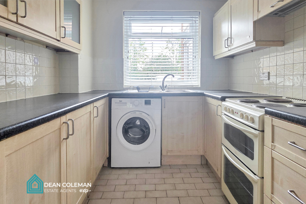Flat for sale in Birmingham, Janie Court, 135, Wake Green Road, Moseley, B13 9UT, 460 m²