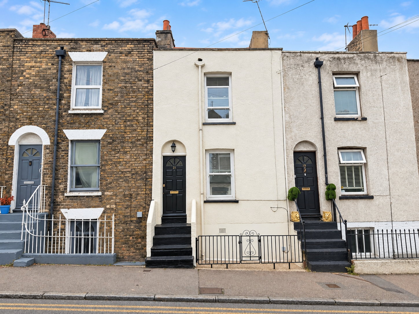Terraced House for sale in Ramsgate, Hereson Road, Ramsgate, CT11, 581 m²