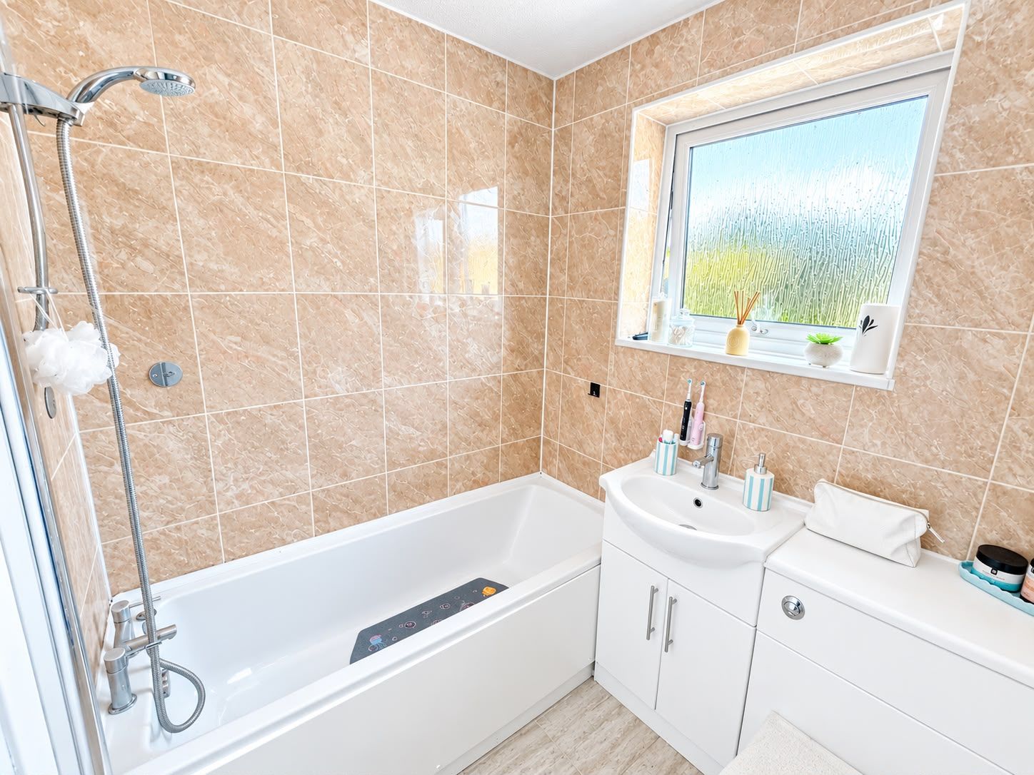 Semi Detached House for sale in Ashford, Washford Farm Road, Ashford, TN23