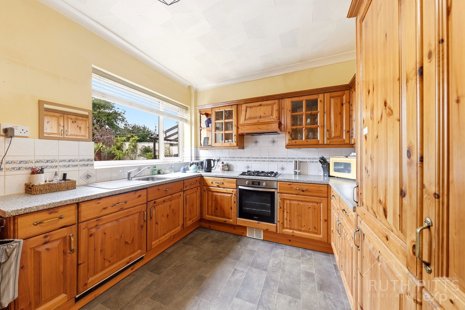 Terraced House for sale in Pontefract, Wesley Street, South Elmsall, WF9