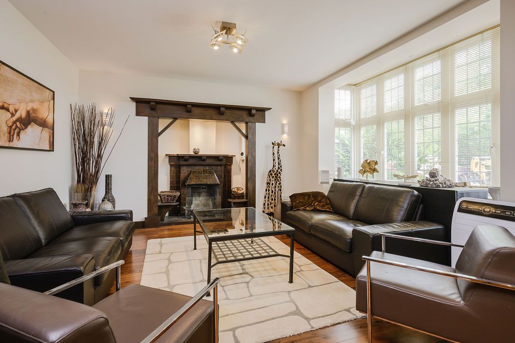 Detached House in London