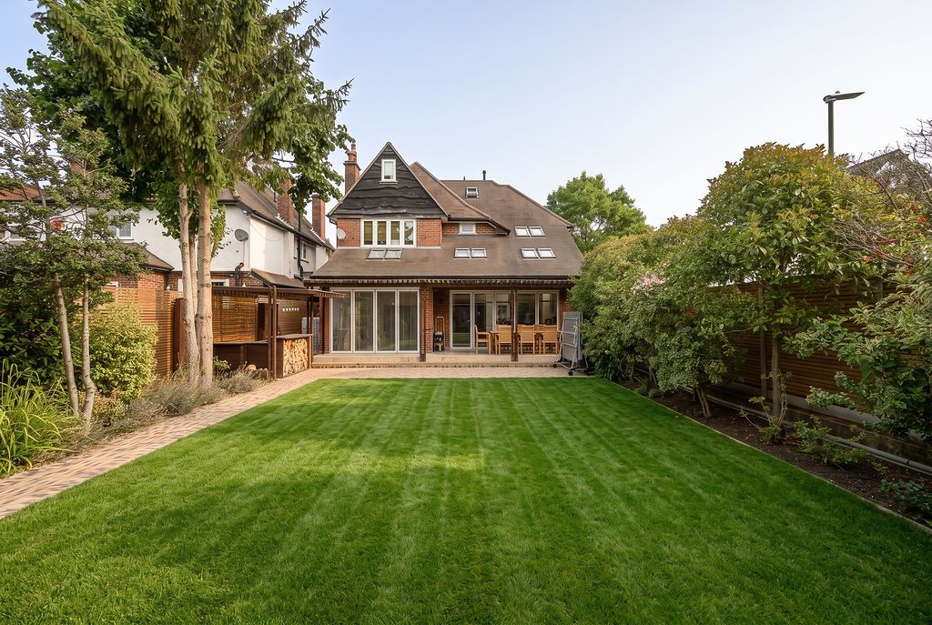 Detached House in London