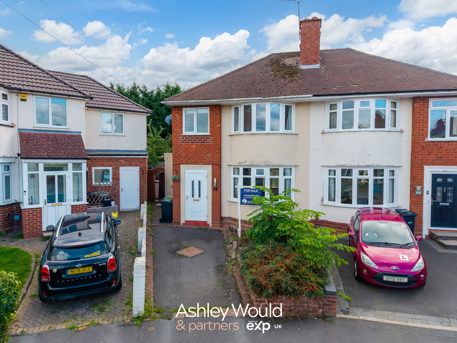 Semi Detached House for sale in Halesowen, Windsor Close, Halesowen, B63 4BJ