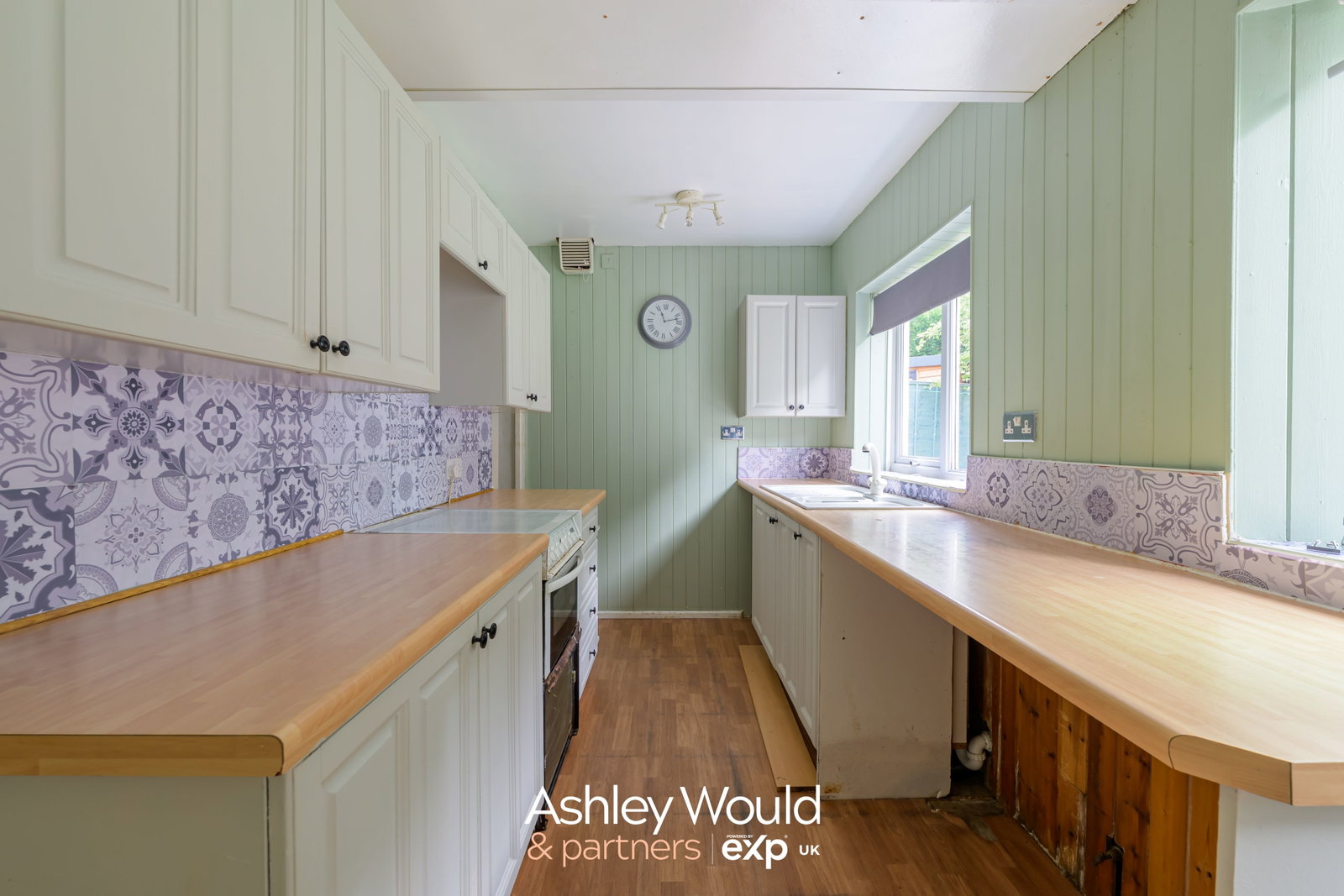 Semi Detached House for sale in Halesowen, Windsor Close, Halesowen, B63 4BJ