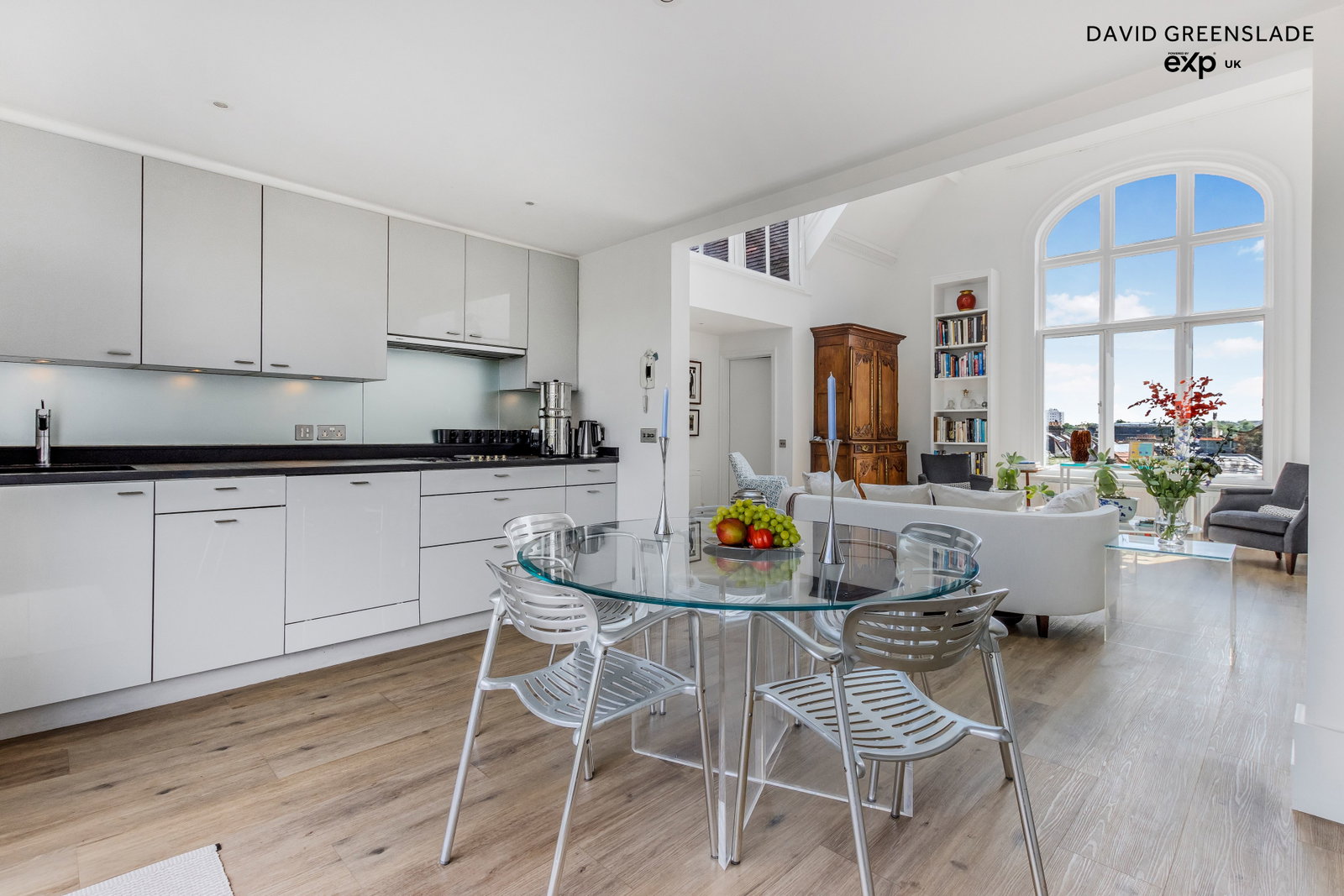 Penthouse for sale in London, The Penthouse, Clapham Common Southside, SW4 9DG