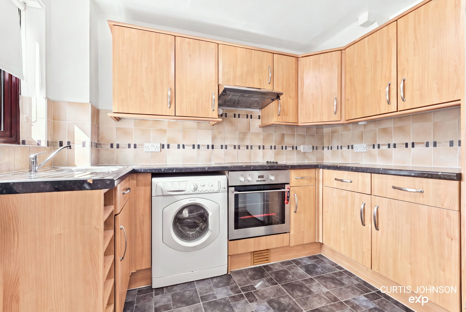 End Of Terrace House in Tilbury 3