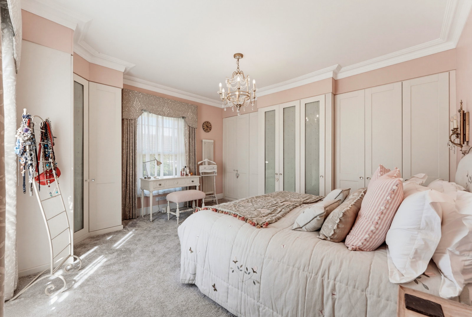 Detached House for sale in Stoke-on-trent, Hassall Road, Alsager, ST7 2SL, 3000 m²