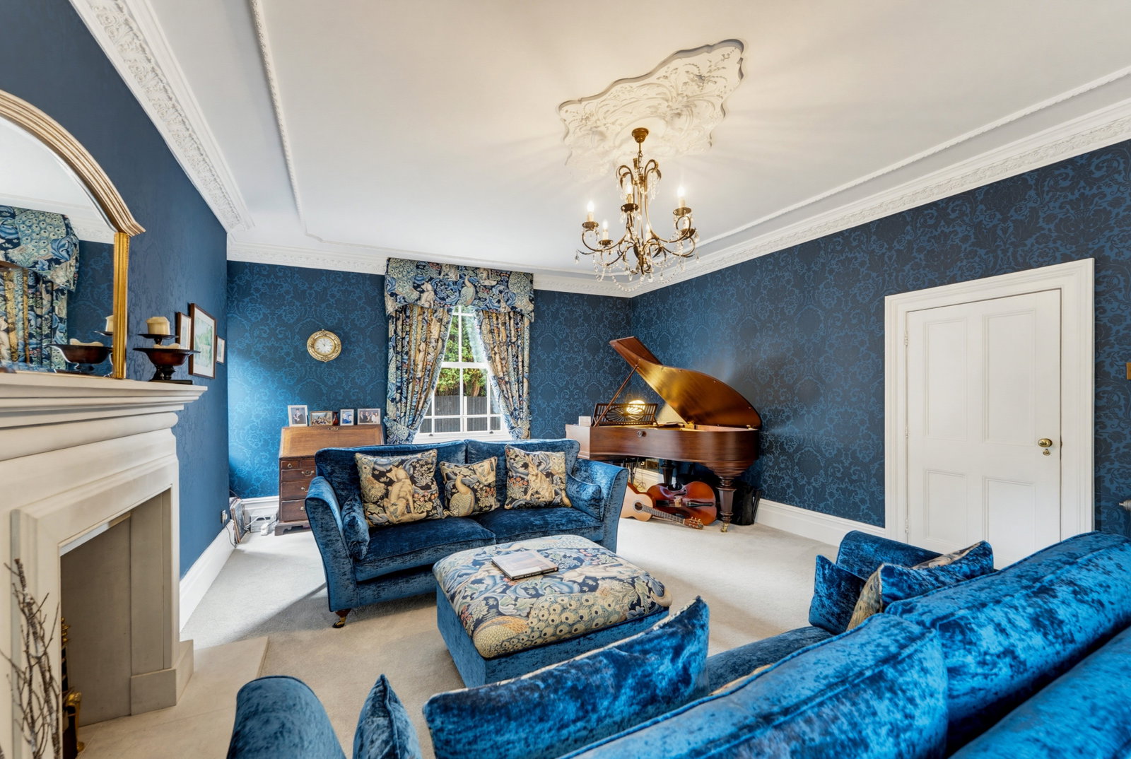 Detached House for sale in Stoke-on-trent, Hassall Road, Alsager, ST7 2SL, 3000 m²