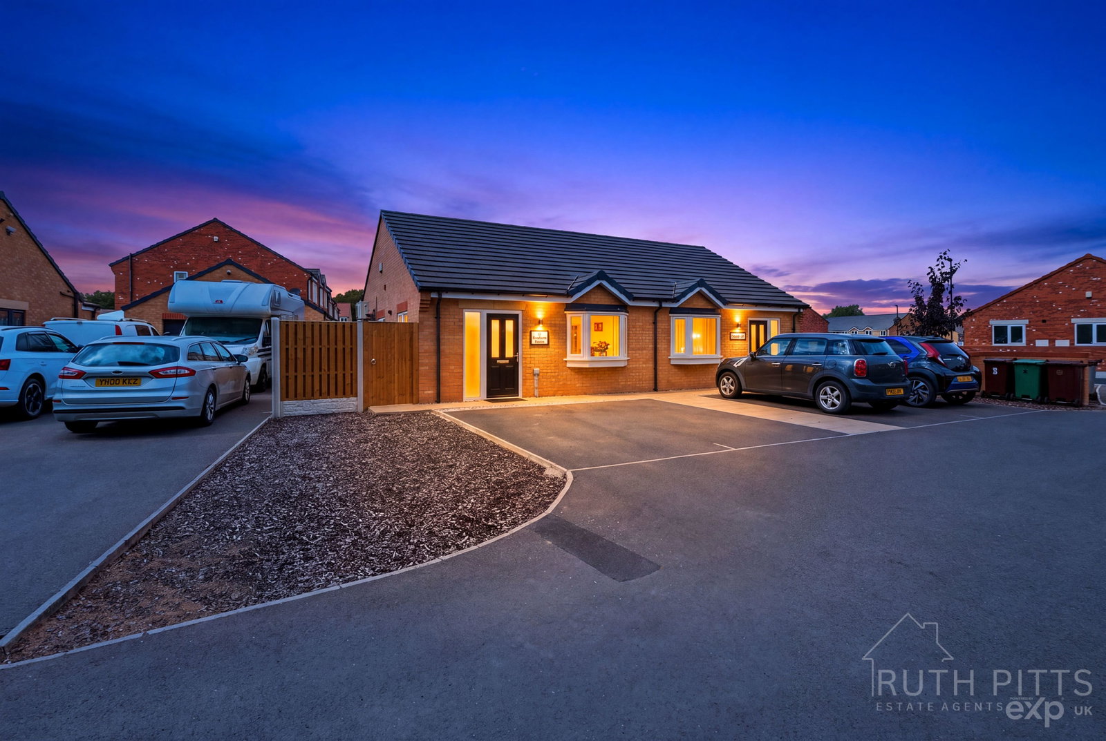 Semi Detached Bungalow for sale in Pontefract, New Brook Road, South Elmsall, WF9
