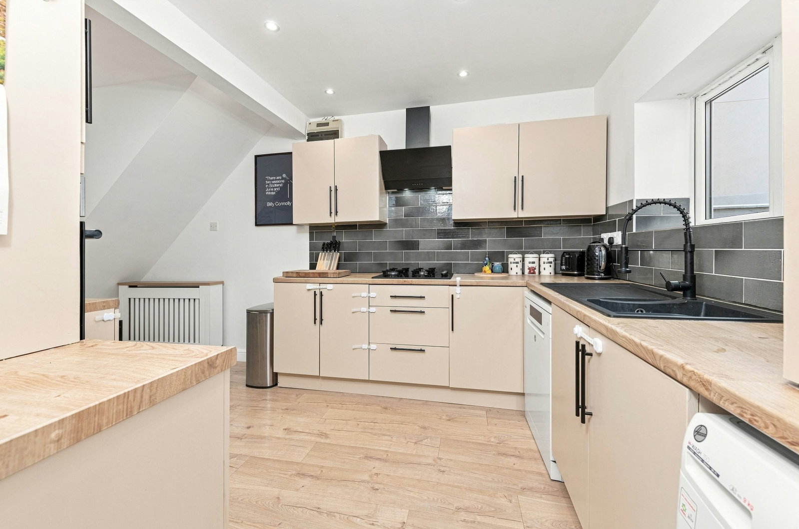 Semi Detached House for sale in Leeds, Swarcliffe Avenue, Leeds, LS14 5LF, 828 m²