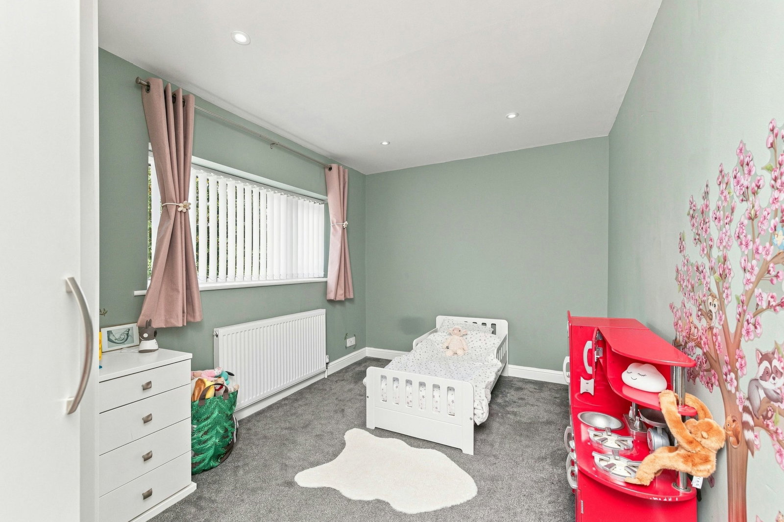 Semi Detached House for sale in Leeds, Swarcliffe Avenue, Leeds, LS14 5LF, 828 m²