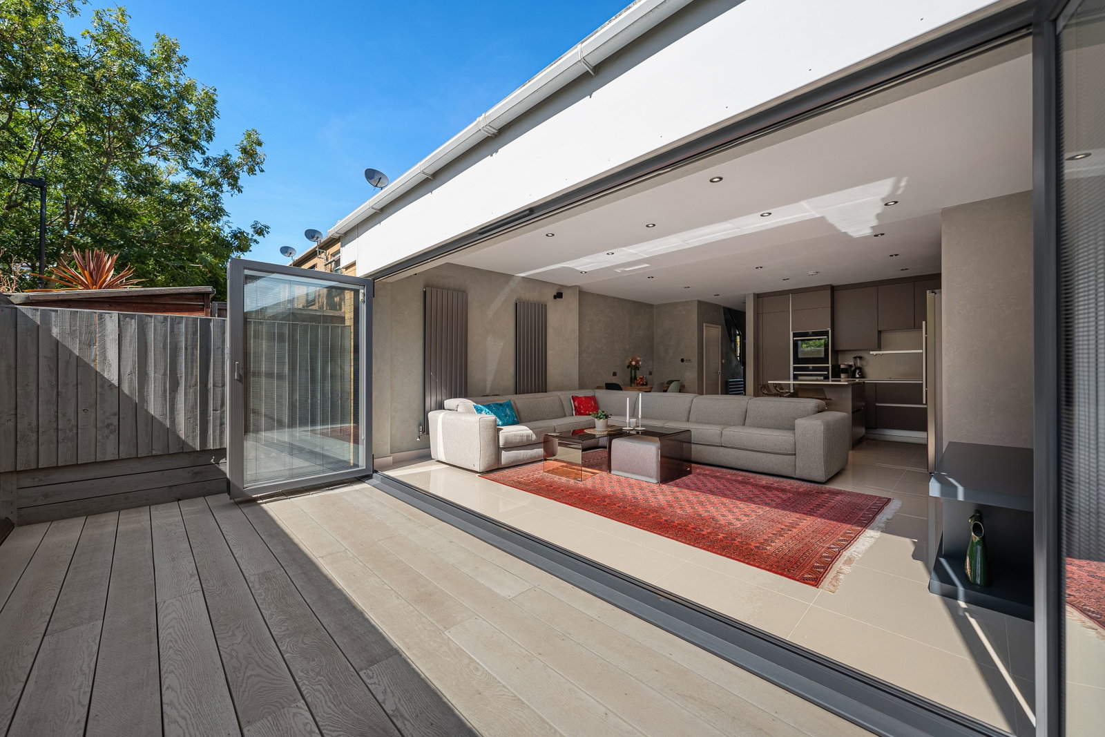 Semi Detached House in London 3