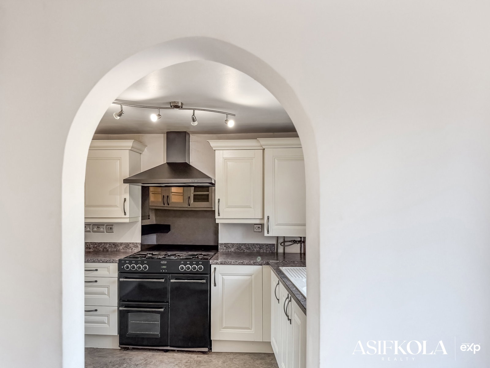 End Of Terrace House for sale in Birmingham, Baltimore Road, Birmingham, B42 1QL, 828 m²