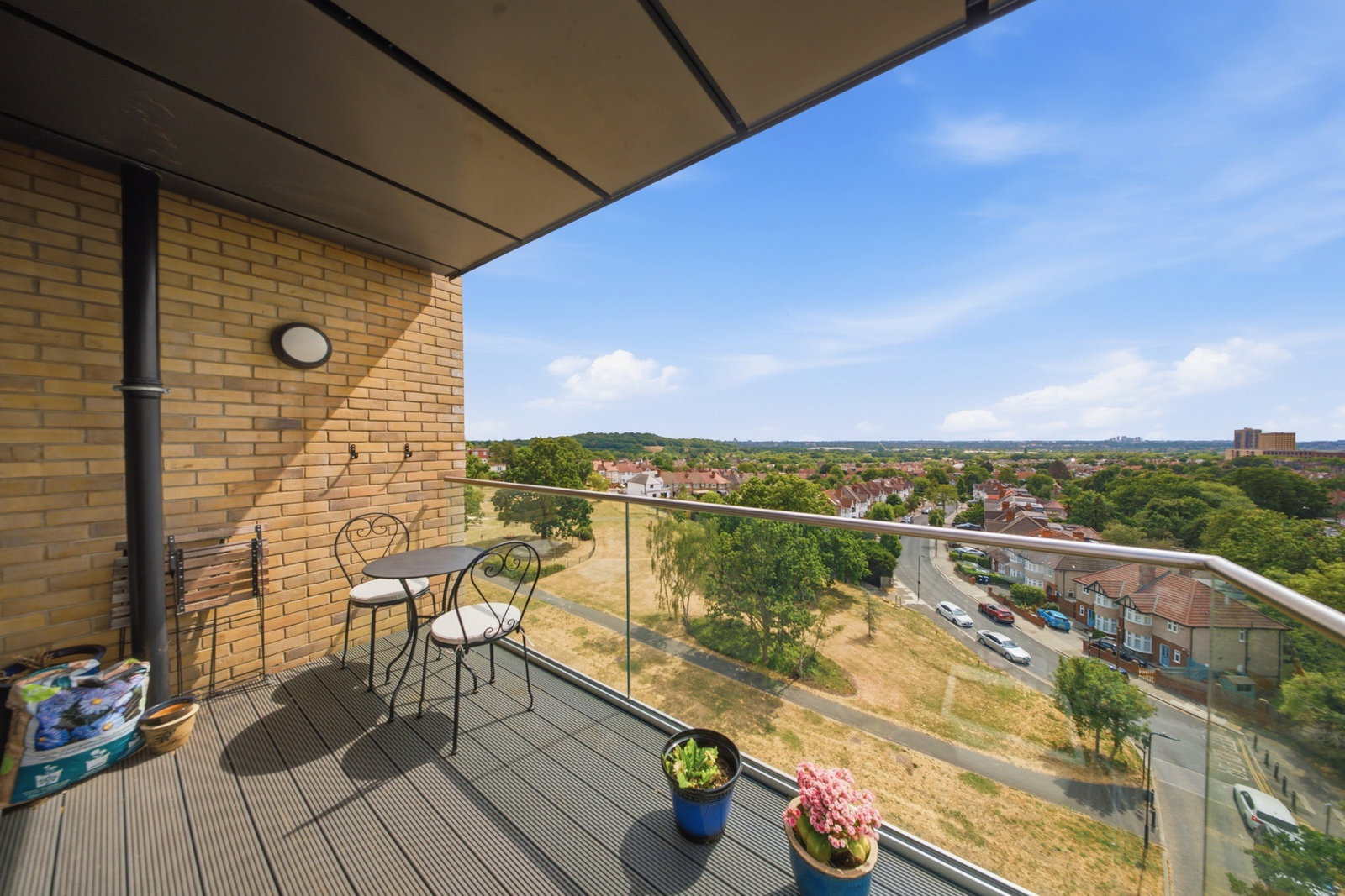 Flat for sale in Greenford, Goshawk Court, Greenford, UB6, 750 m²